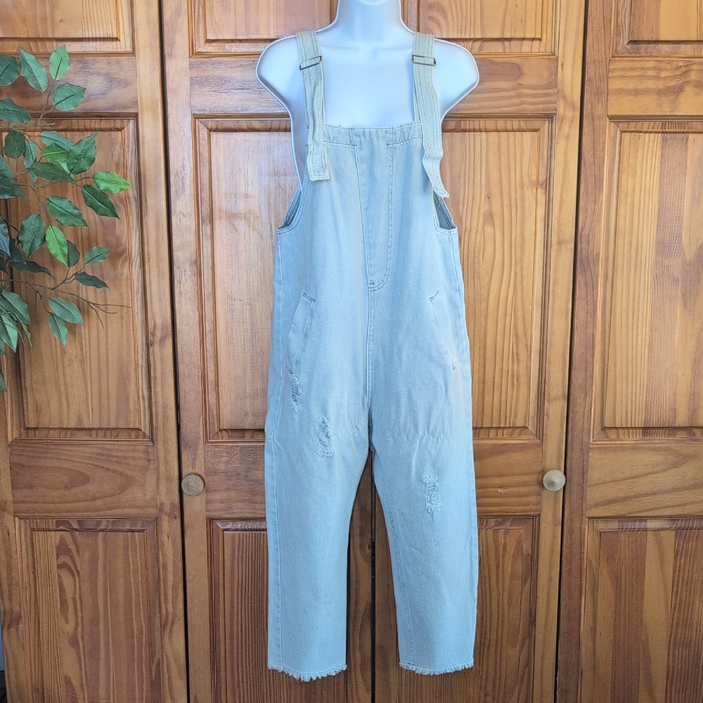 Style Rack Light Wash Denim Crop Distressed Overalls S                      Q139